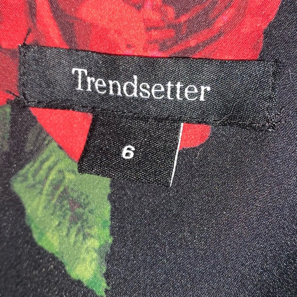 TRENDSETTER 🌹  💥Wonderfull Floral Blazer. - Picture 7 of 8